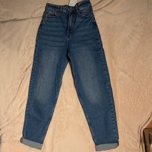 H&M Loose Mom jeans in Medium blue (size 0)